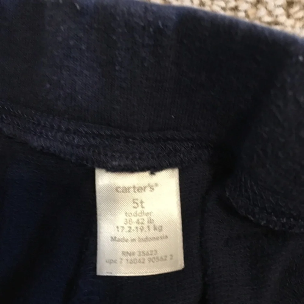 Carter’s Girls size 5T  navy shorts